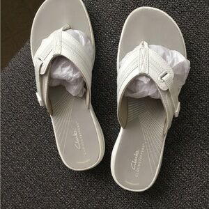 Clarks White Sandals with Knotted Bow Detail